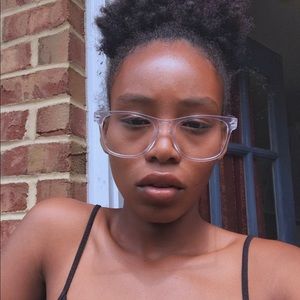 Meet your Posher, Essi